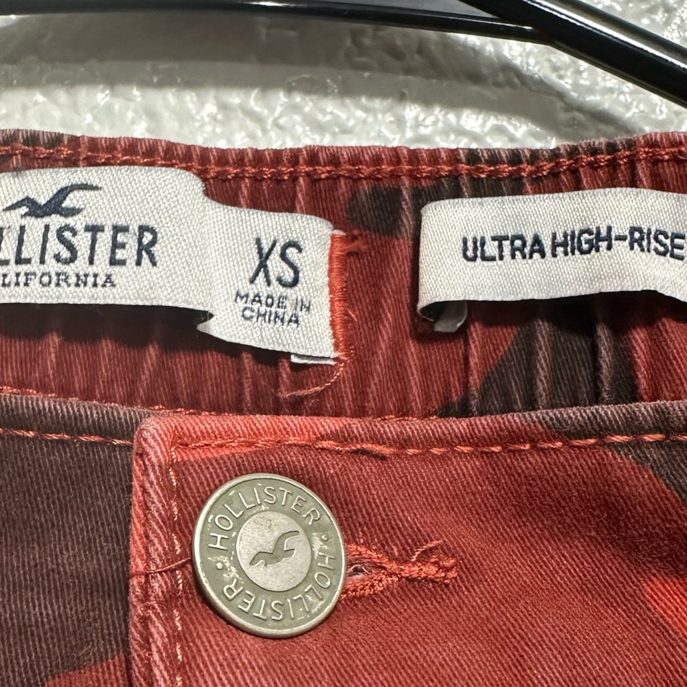 Hollister Red Camouflage Joggers - Picture 5 of 7